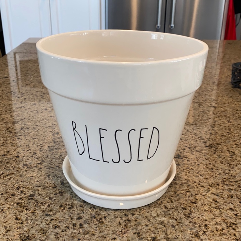Rae Dunn pot